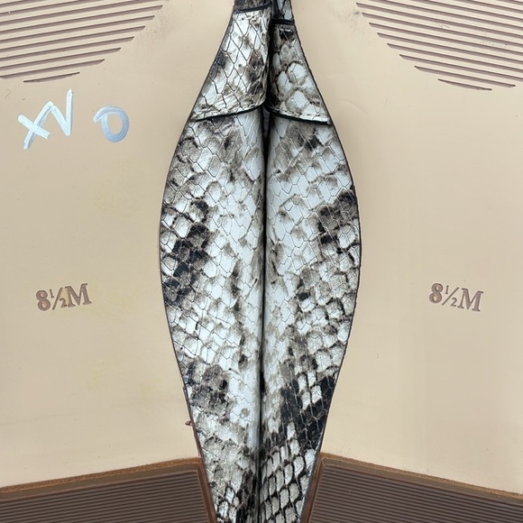 NEW! Talbots Ryan D-Ring Loafers Embossed. 8.5M. - Picture 15 of 15